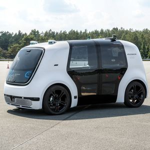 Erinnert ein wenig an einen Pandabären: der VW Sedric, den die Wolfsburger bereits 2017 als Studie auf dem Genfer Autosalon vorgestellt haben.(Bild:  VW)