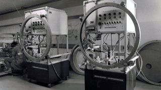 Die ersten Maschinen von Klaus Grohmann für die Applikation des Klebebands auf die Dichtung.  (Bild: 3M)