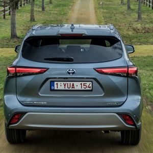 (Toyota)