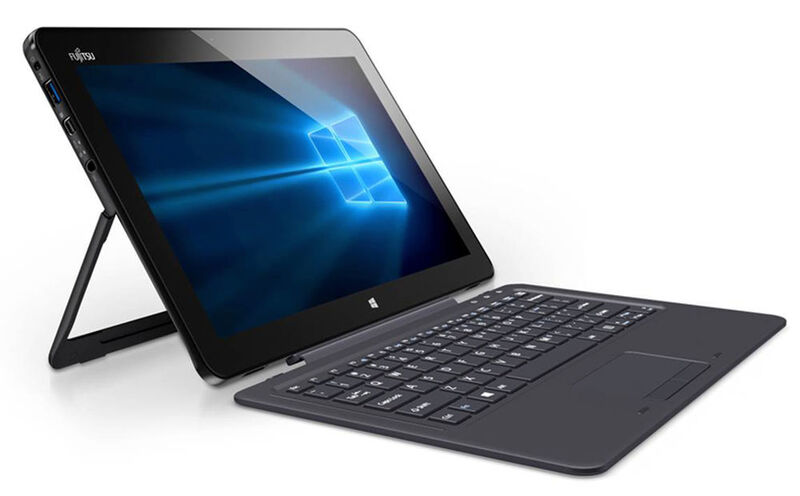 Die Andock-Tastatur wird beim Stylistic R727 nun durch einen stärkeren Magneten am Tablet gehalten. In dem arbeitet nun ein Kaby-Lake-Prozessor. (Fujitsu)