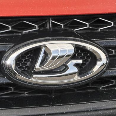 Lada-Fahrzeuge besitzen einen gewissen Kultstatus. Seit längerem ist ein geordneter Import der Fahrzeuge nicht mehr möglich. Als Konsequenz ist der Importeur nun am Ende. (Bild: Grimm – VCG)