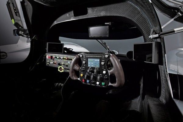 Blick ins Cockpit des neuen Audi R18 e-tron quattro (Bild: Audi Motorsport)
