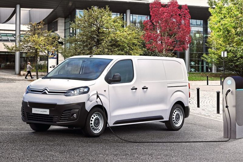 Auch der E-Jumpy fährt maximal 130 km/h schnell.  (PSA)