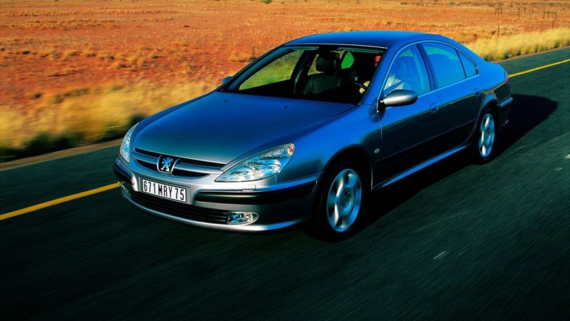 Französische Alternative zu BMW 5er oder Mercedes E-Klasse – Der 1999 vorgestellte Peugeot 607 (Bild: Peugeot)