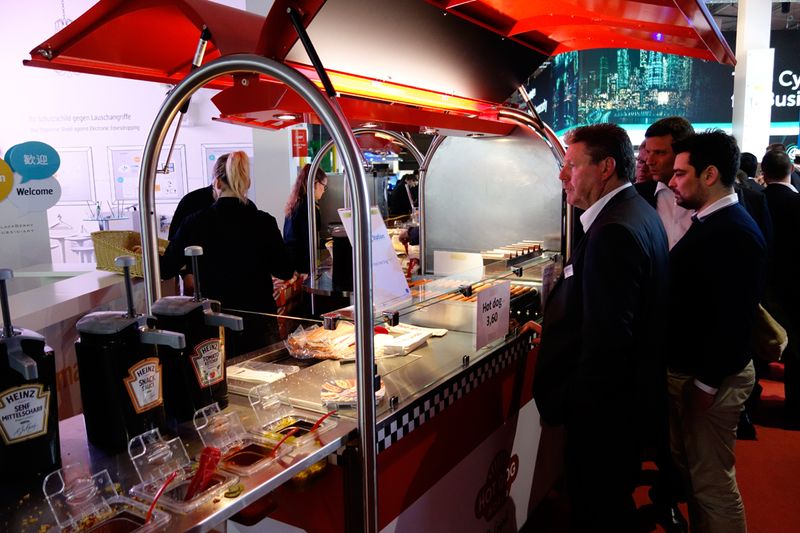 Heiße Würstchen gehen auf Partys immer. (Bild: IT-BUSINESS)