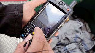 Mehrwegsystem: Die verschmutzten Tücher werden im vereinbarten Rhythmus abgeholt und gereinigt. (Mewa)