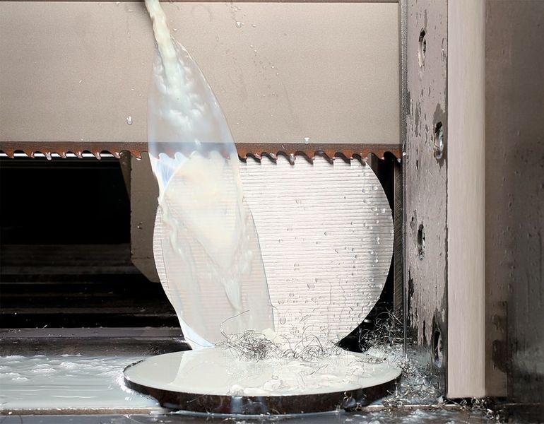 Bild 3: Bis zu fünfmal höhere Zerspanungsleistungen ermöglicht das Sägeband Futura Arion im Vergleich zum Futura Premium bei Massenschnitten und bei der Kurzstückfertigung (Werkstoffe: Bau-, Einsatz-, Vergütungs- und Werkzeugstähle).  (Bild: Wikus)