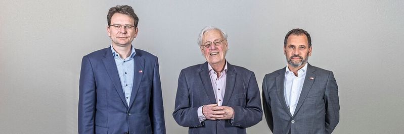 Übernahme: Angst+Pfister Sensors and Power AG, CEO Thomas Röttinger; Smartec BV Rolf de Boer, CEO und Angst+Pfister BV mit Geert van den Bosch, Managing Director. (Bild:  Angst+Pfister)