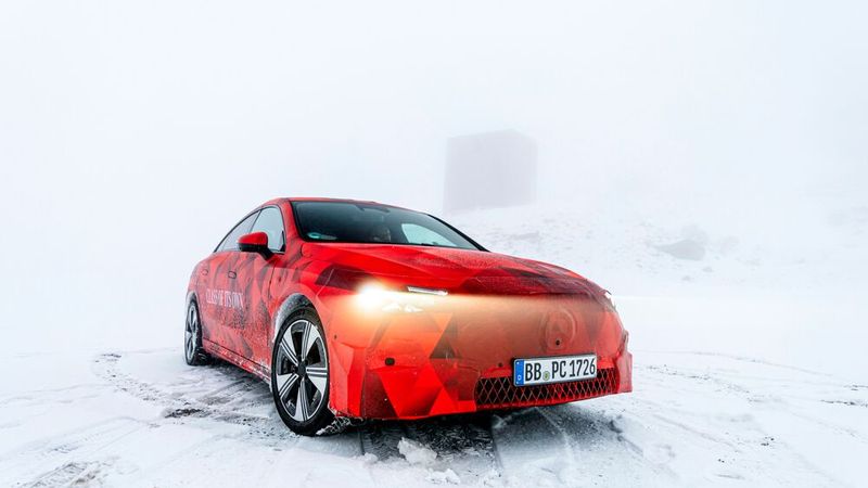 Nach dem mäßigen Erfolg der EQ-Modelle muss der CLA nun zünden. (Bild: ©Mercedes-Benz AG)