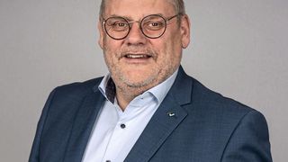 Thomas Mühleck ist Geschäftsführer der Kurtz Holding Gmbh & Co. Beteiligungs KG und bereits seit über 30 Jahren im Unternehmen tätig. Der mittlerweile in der siebten Generation familiengeführte Technologiekonzern selbst blickt auf eine Geschichte von knapp 250 Jahren zurück. Kurtz Ersa produziert und vertreibt unter anderem Schaumstoffmaschinen sowie Anlagen und Tools für die Elektronikfertigung. Das Unternehmen unterhält Tochtergesellschaften und Produktionsstätten in Europa, Nordamerika und Asien. (Bild: Kurtz Holding GmbH & Co. Beteiligungs KG)
