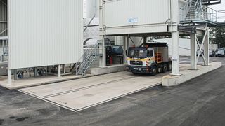 Die cloudbasierte Softwarelösung kombiniert den effizienten LKW-Ladebetrieb sowie das Wiegen von Schüttgütern vollautomatisch. (Bild: Schenck)