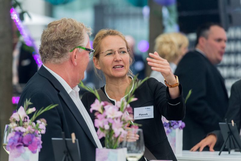 BVMed-Hilfsmittel-Expertin Daniela Piossek sagt es durch die Blume. Was, ist nicht übermittelt. (Bild: BVMed)