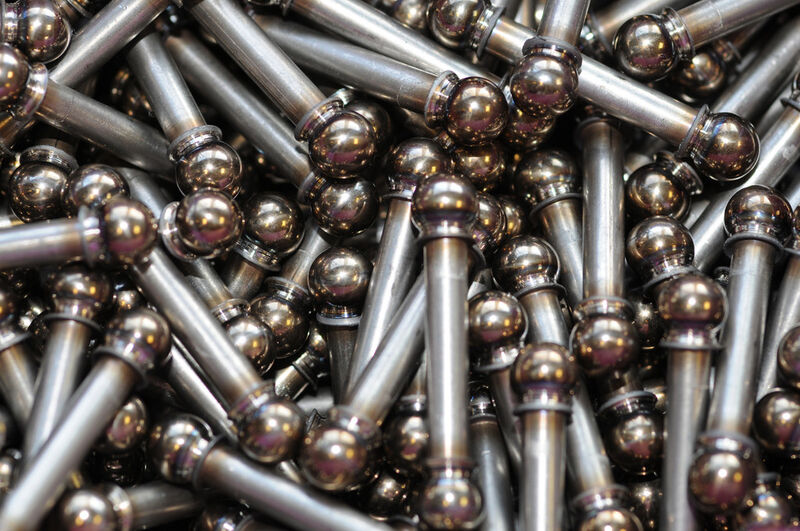 Reibschweißen ist eines der sichersten Verfahren für die moderne Massenproduktion: Schnell und unkompliziert werden auch die unterschiedlichsten Materialien miteinander verschweißt. (Bild: Raiser)