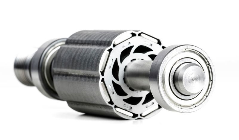 In diesem Kompakt-Winkelschleifermotor sorgt Hochtemperatur-Klebstoff von Delo, der hier als Vergussmasse dient, für festen Halt der empfindlichen Kupferdrahtbündel der Rotoren. (Bild: Delo)