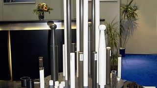 Abb.1: Halbzeuge in Form von Stangen: Für Kunden, die tribologische Komponenten für Kleinserien benötigen und auf kurze Lieferzeiten angewiesen sind, gibt es nun Halbzeuge aus drei verschiedenen thermoplastischen Compounds. (Archiv: Vogel Business Media)