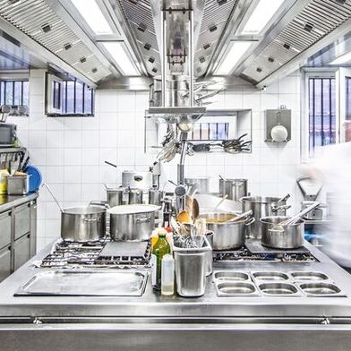 Eggl manufactures center hoods that are precisely tailored to each cooking island—whether standard size or custom shape. They are made entirely of stainless steel and are individually customized in terms of size and filter arrangement. (Image:SPI)