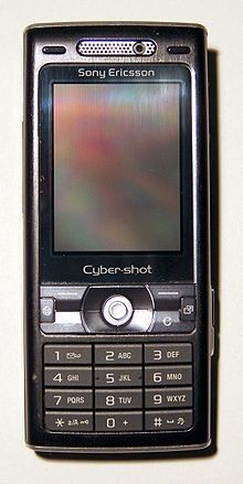1999 erschien für den japanischen Markt das weltweit erste Mobiltelefon mit integrierter Digitalkamera, das Toshiba Camesse. Die fotografische Qualität der ersten Kameramobiltelefone ließ anfangs noch sehr zu wünschen übrig. In Deutschland war das Sharp GX 30 das erste Fotohandy mit einer Ein-Megapixel-Kamera. Das erste Mobiltelefon mit einem integrierten Blitz war das Sony Ericsson K800. (Archiv: Vogel Business Media)