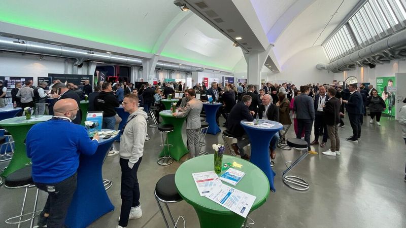 Zwischen den Vorträgen bot die ReMa Expo mit 30 Ausstellern Gelegenheit zum Austausch. (Bild: Achter – VCG)