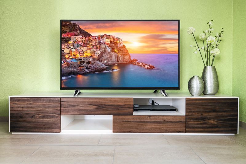 Der Smart-TV P17127 von Medion hat eine Diagonale von 108 Zentimeter. (Medion)