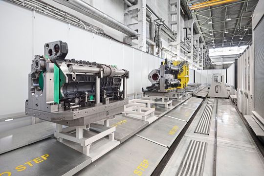 Als Automatisierungslösung wählte Tatra ein «Fastems FPC3000»-System, das vorerst zwölf, in einem späteren Schritt dann 18 Palettenplätze und einen Linearförderer beinhaltet.(Bild:  Starrag / Ralf Baumgarten)