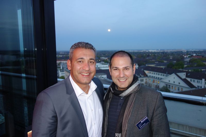 Im Mondschein standen (l.) Giovanni Bruno, Acronis, und Ibrahim Guezel, Netfire IT. (Bild: IT-BUSINESS)