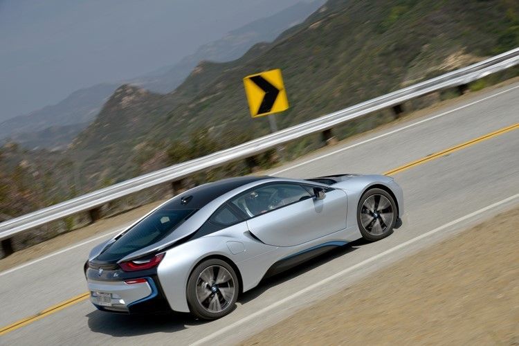 … vorn ist ein 96 kW/131 PS starker Elektromotor montiert, der über ein Zweigang-Getriebe die Vorderräder antreibt, … (Foto: BMW)