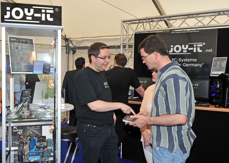 Informationsgespräche bei Joy-it (Archiv: Vogel Business Media)