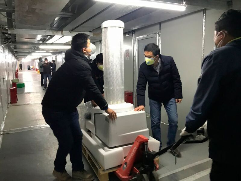 Eine Lieferung von Robotern von UVD-Robotern kommt in einem Krankenhaus in Wuhan an, wo im Dezember die ersten Coronavirus-Fälle gemeldet wurden.  (UVD Robots)