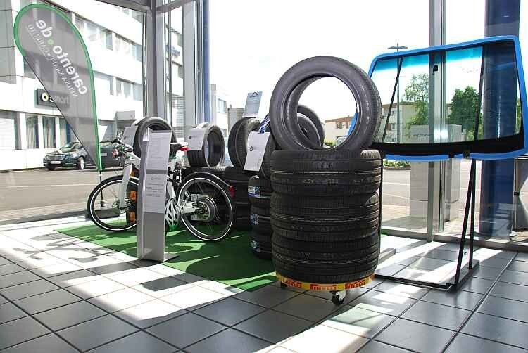 Zum erfolgreichen Reifengeschäft bei Neils & Kraft trägt auch die ansprechende Präsentation bei. (Foto: Rosenow)