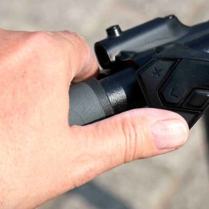 Zum Bedienkonzept gehört auch die Compact-Bedieneinheit am linken Lenkergriff.(Bild:  sp-x / Mario Hommen)