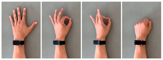 Das Wearable misst die Topografie der Hautoberfläche zum Beispiel am Handgelenk. Aus den Bewegungen der Finger generiert es Steuerbefehle für digitale (VR/AR) oder physische Anwendungen (Telerobotik).(Bild:  Humain Solutions)