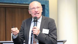 Prof. Dr. Ulrich Epple, RWTH Aachen fordert für intelligente Geräte: „Die Verwaltungsschale gehört da in das gesicherte virtuelle Industrie-4.0-Netz!“ (Bild: Reinhold Schäfer)