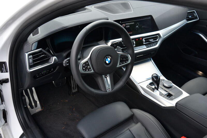 Völlig überarbeitet hat BMW auch den Innenraum. Bevor wir uns diesen näher anschauen, werfen wir erst noch einen Blick … (Michel/»kfz-betrieb«)