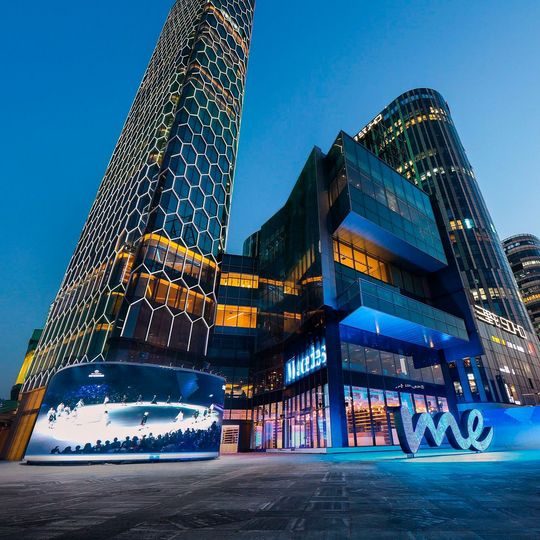 Der größte Me-Store von Mercedes steht in Peking. Er umfasst mehr als 2.400 Quadratmeter Fläche.(Foto:  Daimler)