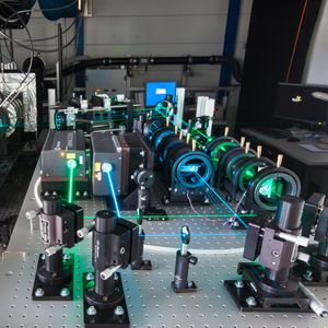 Versuchsaufbau eines Laser-Messplatzes am Empa.