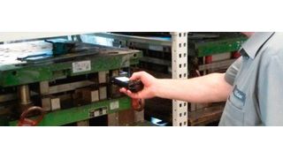 Dank metallischer Etiketten ist die zuverlässige Gütererfassung per Handheld möglich. Das Labelling erfolgt dabei auf robuster Basis. (Vaillant)