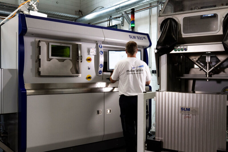 Mehr als 30 industrielle Metall-3D-Drucker sowie zugehörige Anlagen und Geräte zur Abdeckung der gesamten Prozesskette der additiven Metallfertigung finden im Kompetenzzentrum Platz. (Materialise)