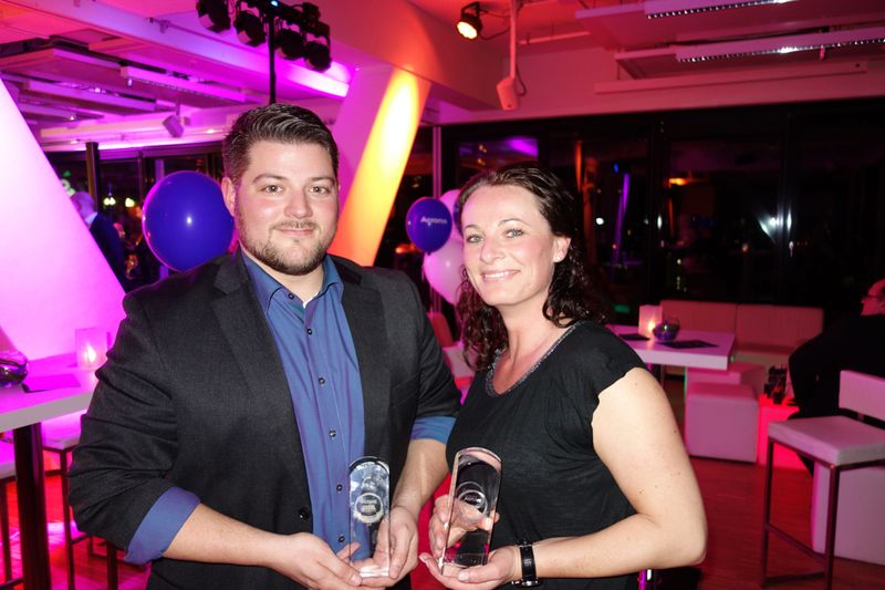 Thomas Hoffmann und Stefanie Trabitzsch, ADN, freuen sich sehr über den Award. (Bild: IT-BUSINESS)