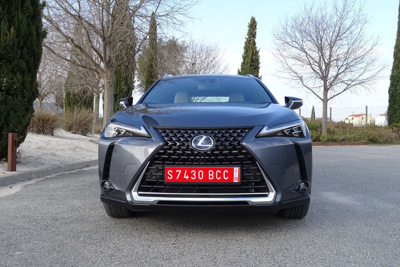 Der Einstiegspreis des Lexus UX beträgt 33.950 Euro, der Hybrid kostet mindestens 35.900 Euro. (Seyerlein / »kfz-betrieb«)