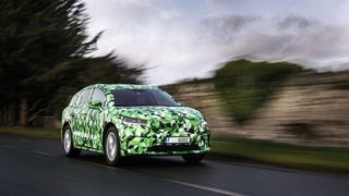 Enyaq heißt das erste Elektroauto von Skoda, das auf der MEB-Architektur des Volkswagenkonzerns basiert. (Bild: Skoda)