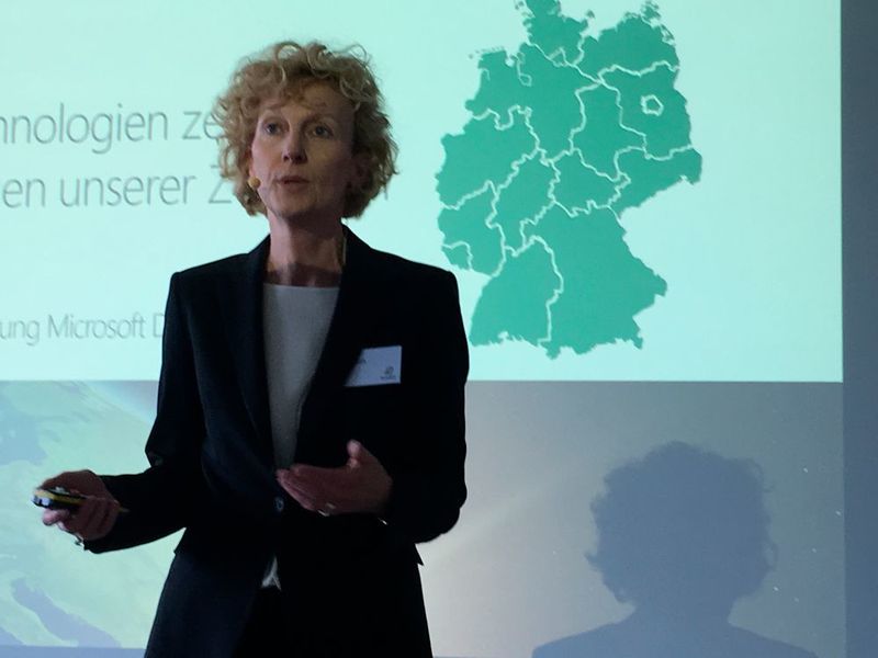 Microsoft-Deutschland-Chefin Sabine Bendiek sieht drei Technologietreiber für die Industrie: KI, Mixed Reality, IoT (PROCESS)