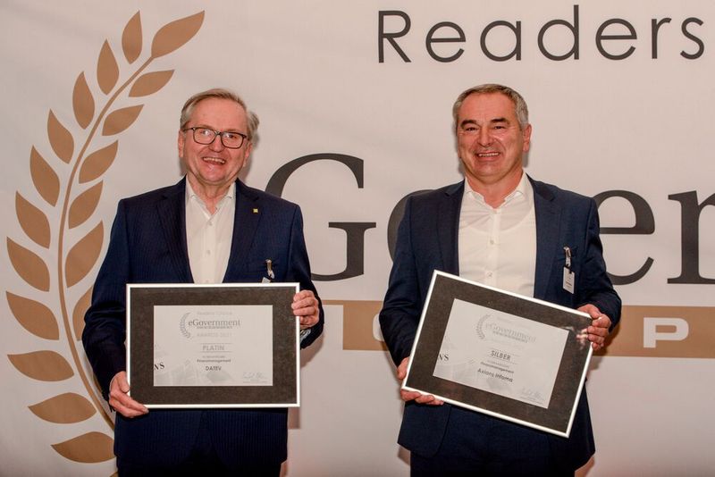 Matthias Sommermann von der DATEV konnte den Platin Award und sein Kollege Holger Schmelzeisen von Axians Infoma den Silber Award in der Kategorie Finanzmanagement übernehmen (© offenblen.de)