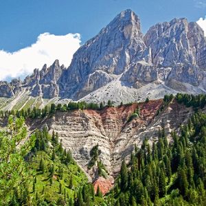 Sass de Putia, Norditalien. Die Dolomiten in den Südalpen beherbergen einzigartige Abschnitte aus dem Perm und der Trias mit reichen marinen Ablagerungen, darunter Brachiopoden, die die letzten Momente des paläozoischen Lebens festhalten.(Bild:  Dr. Renato Posenato (Universität Ferrara))