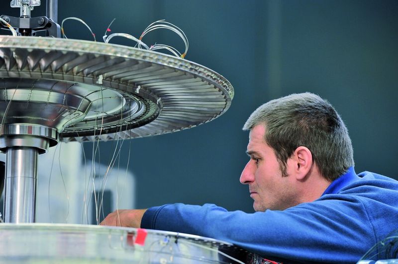 MTU Aero Engines entwickelt den neuen Werkstoff Titanaluminid für Turbinenschaufeln. (Bild: MTU/www.andy-ridder.de)