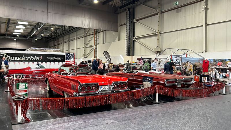 Clubstand zum Thema Ford Thunderbird. (Bild: Diehl – VCG)
