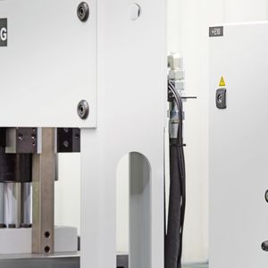Diese Hydraulikpresse zeichnet sich durch ein energieeffizientes und perfekt abgestimmtes Konzept aus Hydrauliksystemen und Automatisierung aus.