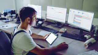 dm-2022-07-13-bild-1-personaleinsatzplanung-adobestock (Quelle: dusanpetkovic1/Adobestock und T.Con)