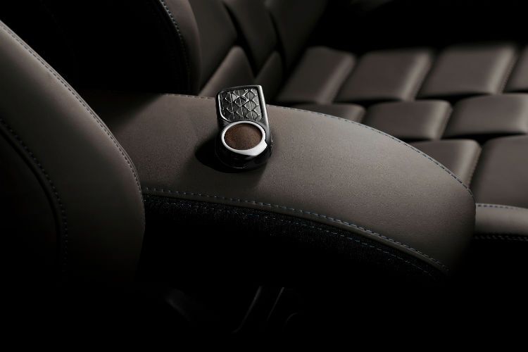 Motorenauswahl: Drei Dreizylinder-Benzinmotoren Pure-Tech (Pure-Tech wurde zum „Engine of the Year 2015“ gewählt), zwei Vierzylinder-Benzinmotoren THP und zwei Vierzylinder-Dieselmotoren Blue HDi mit der Technologie SCR. (Foto: DS)