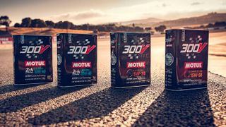 Seit 50 Jahren gibt es das 300V. Jetzt hat Motul seinen Klassiker umfassend überarbeitet. (Bild: Motul)