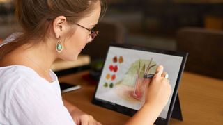 Mit dem Yoga Duet 7i und dem Ideapad Duet i3 bringt Lenovo zwei Detachables, die gegen Microsofts Surface Pro 7 und Go 2 antreten. (Lenovo)